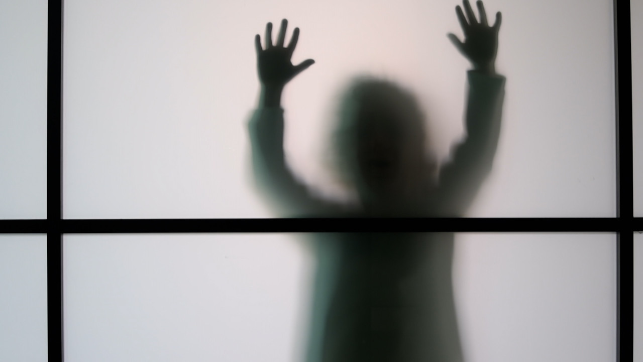 Băiat de 13 ani din Cluj, abuzat sexual timp de doi ani de tatăl vitreg, cu acordul mamei