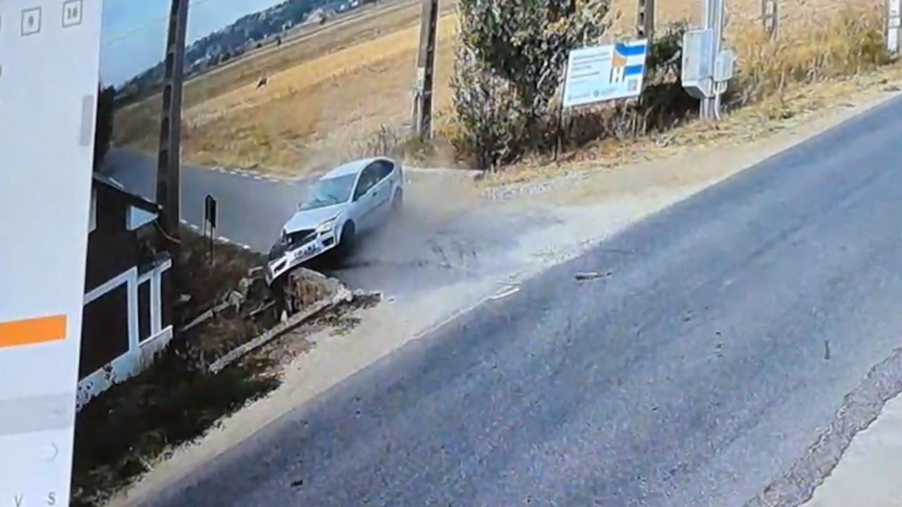 Beat şi fără permis, a furat o maşină cu un copil înăuntru, apoi a ...