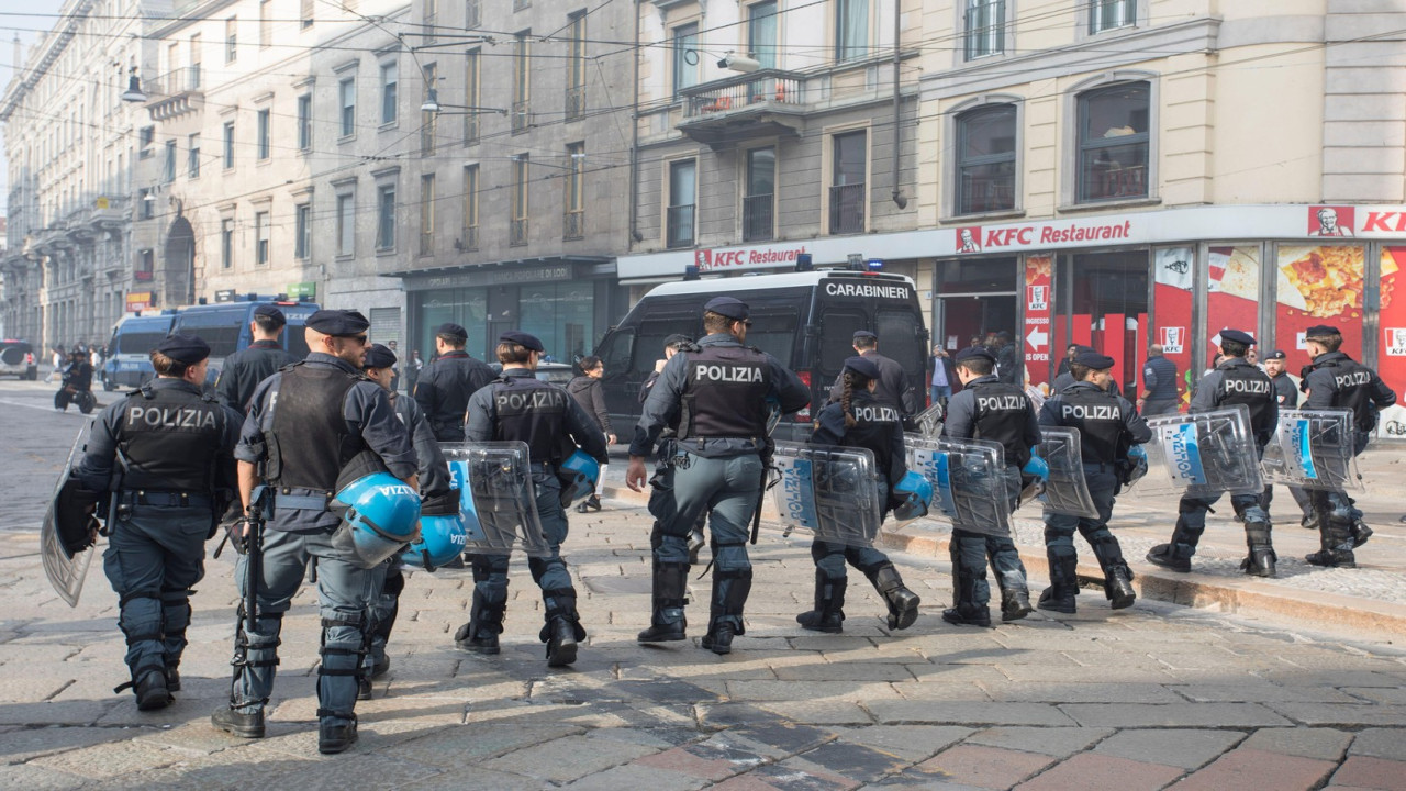 Adolescenți români, printre arestații de la protestele din Italia. Unul dintre ei are doar 14 ani