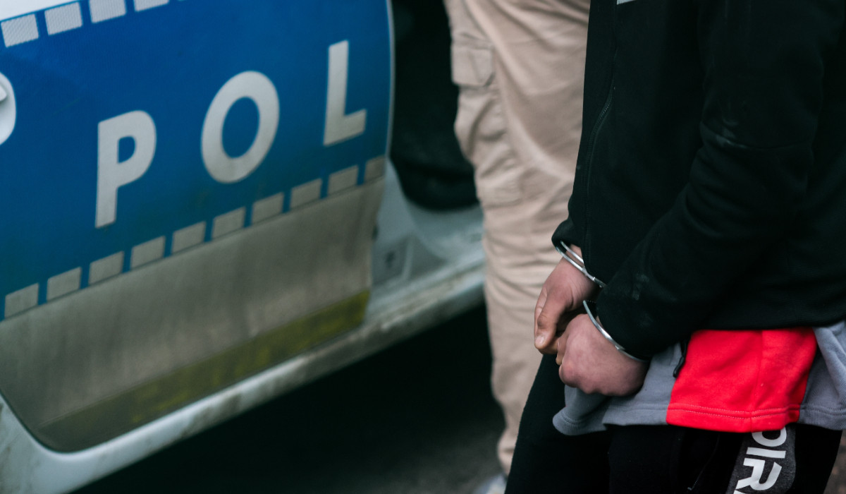 Bărbat, arestat după ce a agresat o femeie care i-ar fi refuzat avansurile și a atacat un polițist în Galați