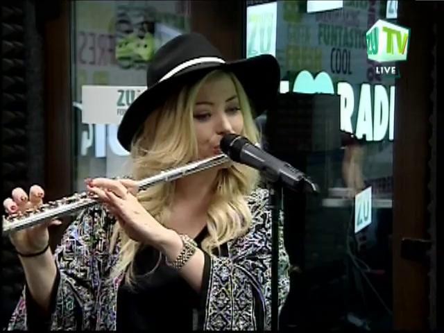 Delia a c&acirc;ntat la flaut la Morning ZU