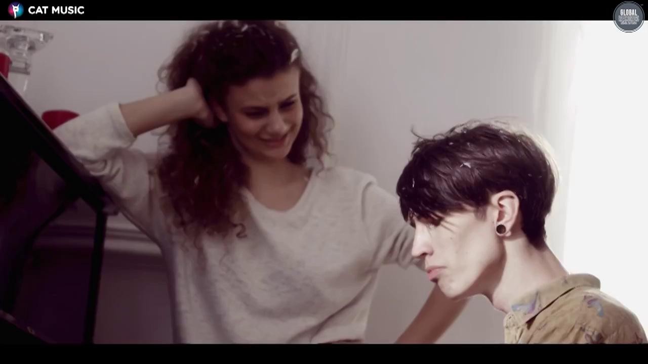 Carla's Dreams feat. Delia - Cum ne noi